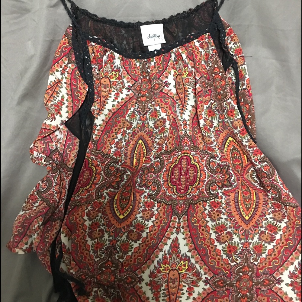 Super cute Daytrip open tank top